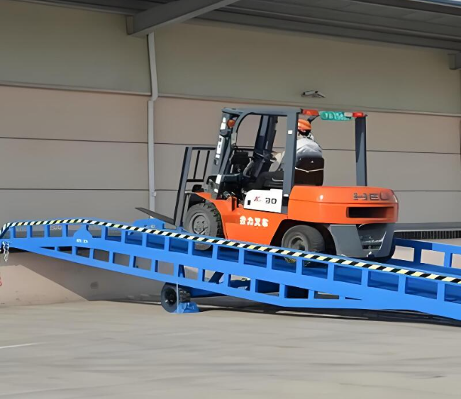 八宿移动式卸货平台（叉车用）